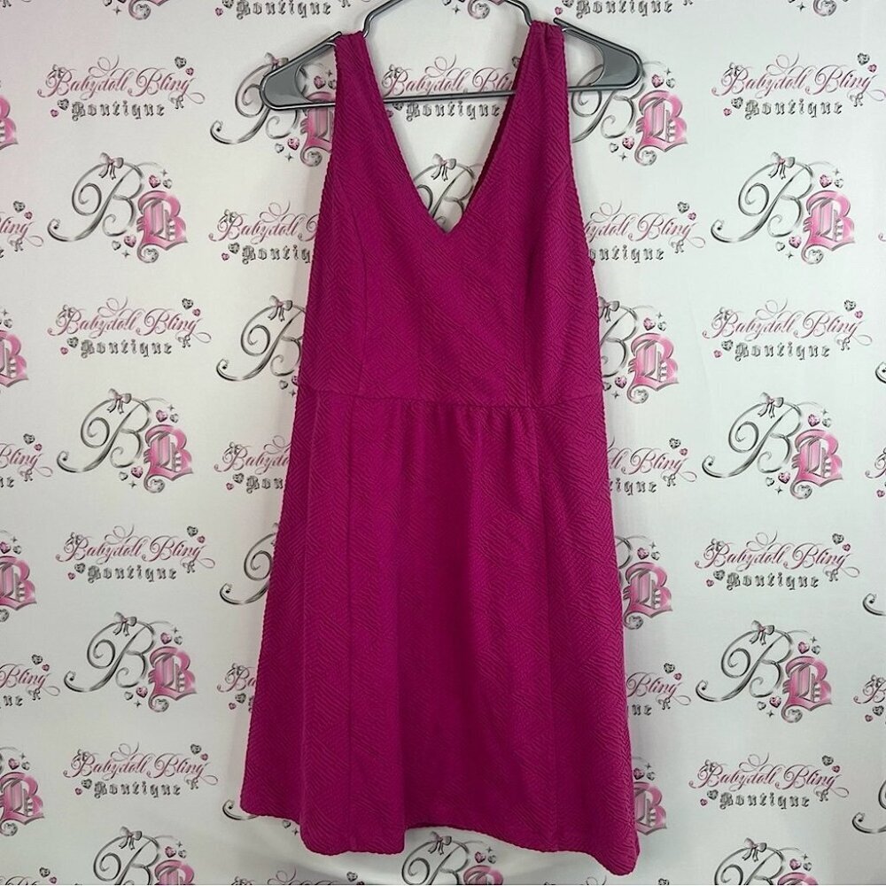 Kismet dress open back detail buttons Fuchsia Sleeveless Dress texture fabric